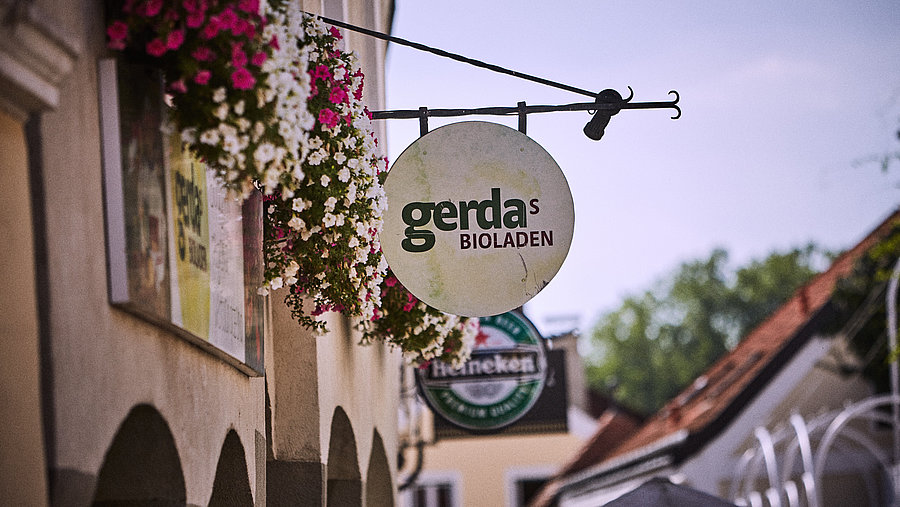 Foto des Schildes Gerdas Bioladen