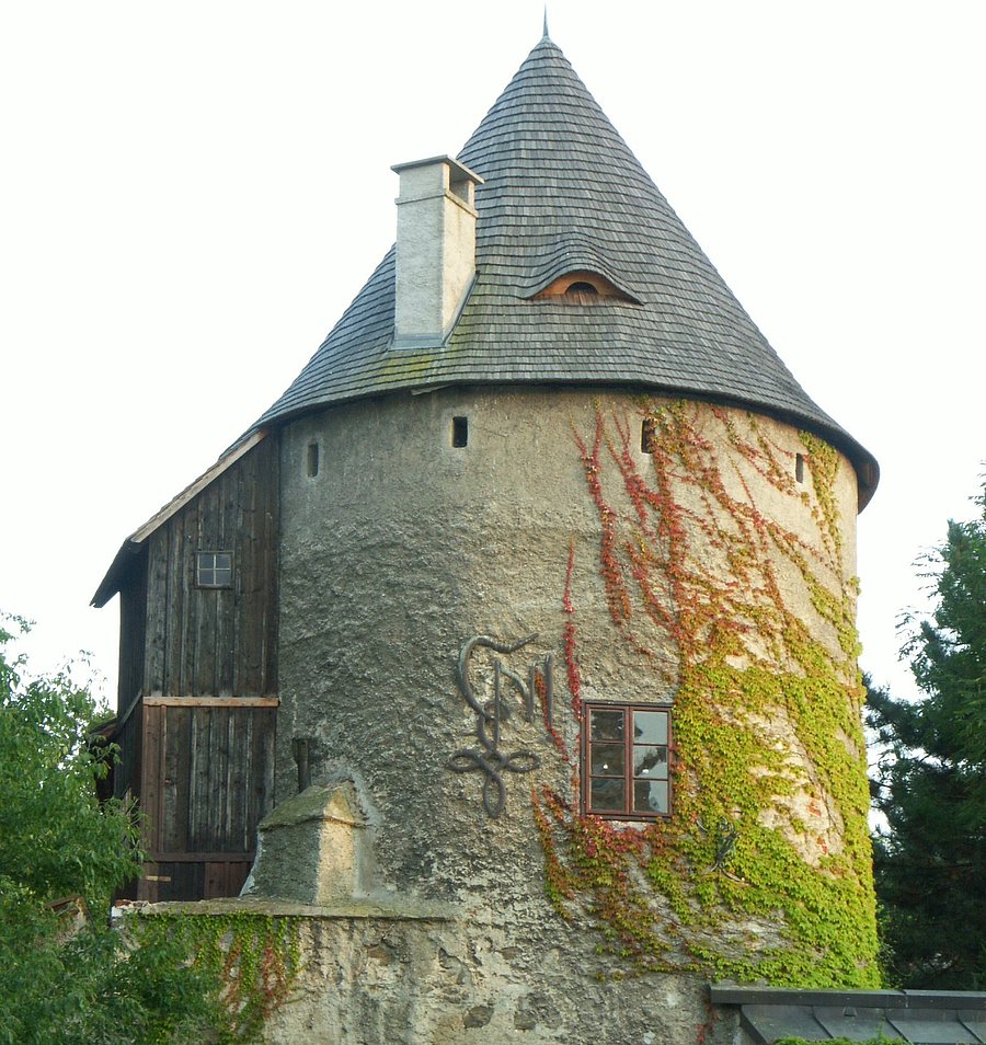 Foto eines Turms der alten Stadtmauer