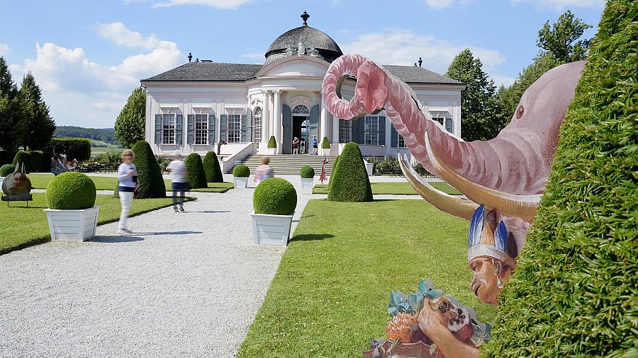 Foto vom Pavillon mit rosa Elefant im Bild